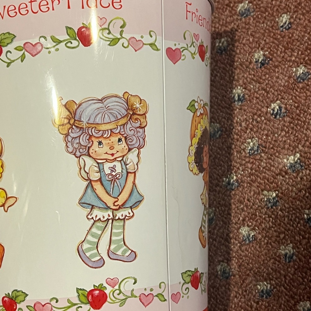 Vintage strawberry shortcake trashcan - Picture 2 of 9